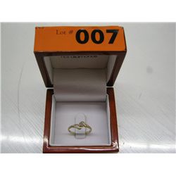 10 kt gold diamond engagement ring