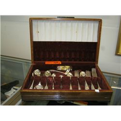 Approx 2 dozen pieces of assorted silver plate