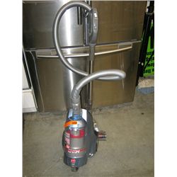 Multicycle bagless vacuum - new