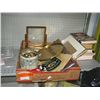 Image 1 : Box of vintage items
