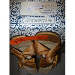A pair of A. Martinelli-size 6 sample size shoes