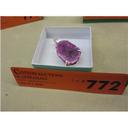 Agate pendant set in sterling silver, no chain