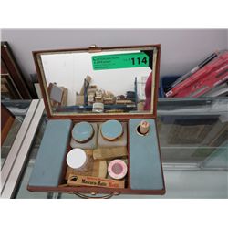 Vintage makeup case