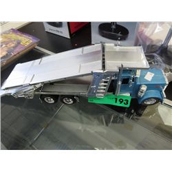 Model Peterbilt car hauler