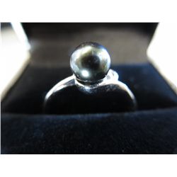 Estate genuine black pearl ring