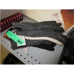Four pairs of thinsulate gloves - New