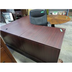Corner desk 6' x 6'