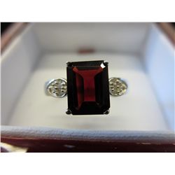 Diamond & garnet emerald cut gemstone ring.