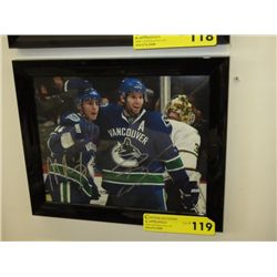 Autographed hockey photo Burrows & Kesler
