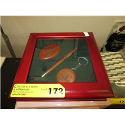 Gift set in wooden box - new