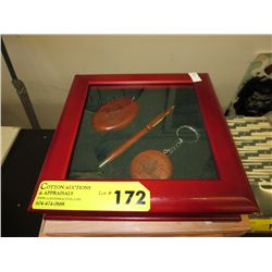 Gift set in wooden box - new