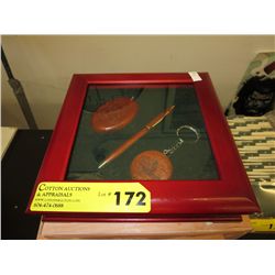 Gift set in wooden box - new