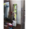 Image 1 : Tilt flat panel wall mount for 32-55" TV