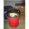 Image 1 : Step lever garbage can