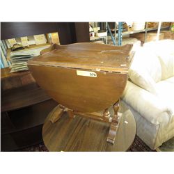 Gate leg accent table