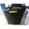 Image 1 : Metal jerry can stamped "U.S"