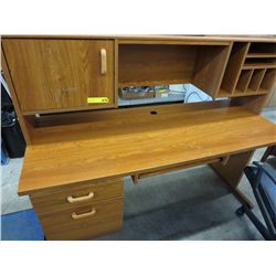 Computer desk with pull out tray and hutch