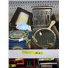 Image 1 : Box  vintage items