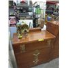 Image 2 : Two vintage dressers