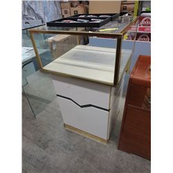 Glass display case 2' x 2' x 1'