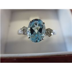 Oval cut 2. carat blue topaz ring
