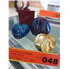 Image 1 : 3 Hand blown glass paper weights