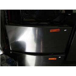 LG stainless steel laundry pedestal - NEW