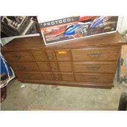 9 drawer dresser, with mirror