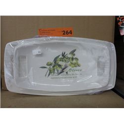 Case of trays with olive motifs