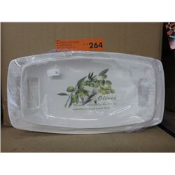 Case of trays with olive motifs