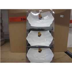 Case of condiment dishes
