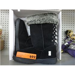 Pair of ladies boots, size 6