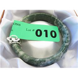 One pieces carved jade bracelet.