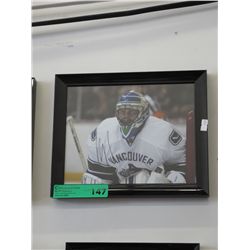 Autographed hockey photo "Roberto Luongo"