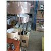 Image 1 : Standing lamp with drum shade, contemporary