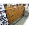 Image 1 : Vintage dresser