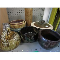 8 x of glazed ceramic dishes & decorative items