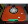 Image 1 : Orange bathroom scale