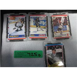 4 Wayne Gretzky Hockey cards in protective cases