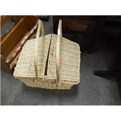 WICKER PICNIC BASKET