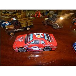METAL COLLECTOR TIN - #8 RACE CAR