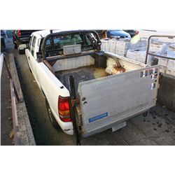 2000 CHEVROLET SILVERADO, 2 DR PICK UP, WHITE, VIN#1GCEC19V4YZ277579,