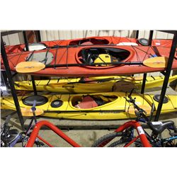 YELLOW WILDERNESS SYSTEMS SINGLE PERSON KAYAK WITH AQUA BOUND PADDLE AND LIFE JACKET