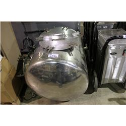 LARGE STAINLESS STEEL PRESSURIZED HOLDING TANK WITH LID