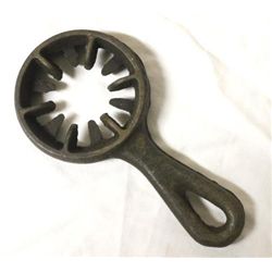 Cast Iron Skillet Style Hand Corn Sheller