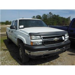2007 CHEVROLET 2500HD 4X4 CREW CAB PICKUP, S/N 1GCHK23U87F195151, V8 GAS, A/T, P/S, A/C, ODOMETER RE