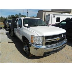 2009 CHEVROLET 3500HD EXTENDED CAB FLATBED TRUCK, S/N 1GBJC79K09E145889, 6.0L V8 GAS, A/T, P/S, A/C,