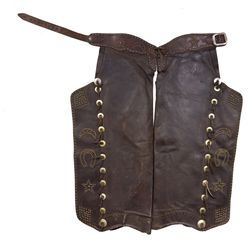 Batwing chaps, Texas style
