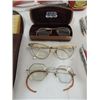 Image 2 : LOT 18 VINTAGE COLLECTIBLES: 3 EYE GLASSES, 9 PEN