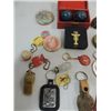 Image 2 : LOT 24 VINTAGE ITEMS: 14 ASSORTED KEY CHAINS,
